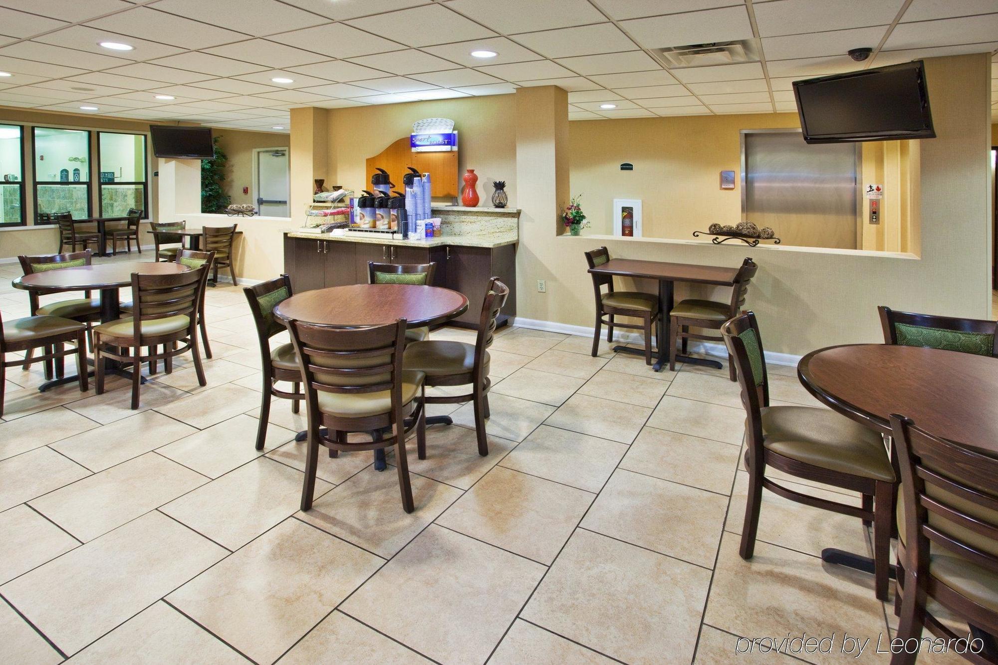 Comfort & Inn Suites Canton Restaurant foto